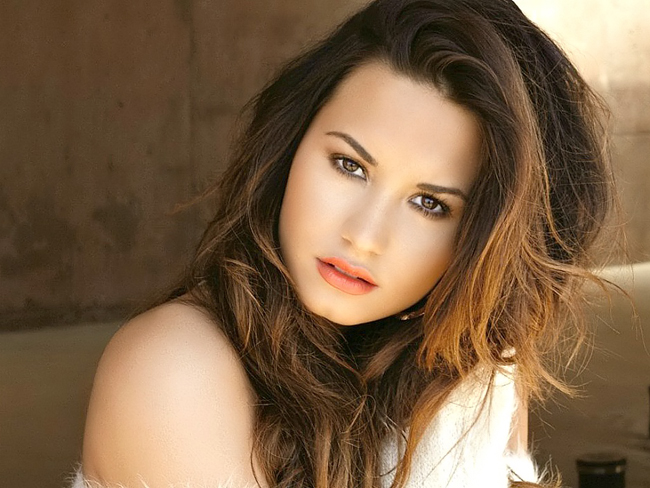Cô ca sĩ tuổi teen Demi Lovato thích thể hiện sự táo bạo của mình qua phong cách ăn mặc